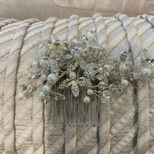 Rhinestone and hair comb‎
